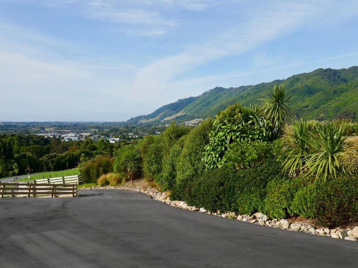 Aston Road Villa Bed & Breakfast Waikanae Exteriör bild