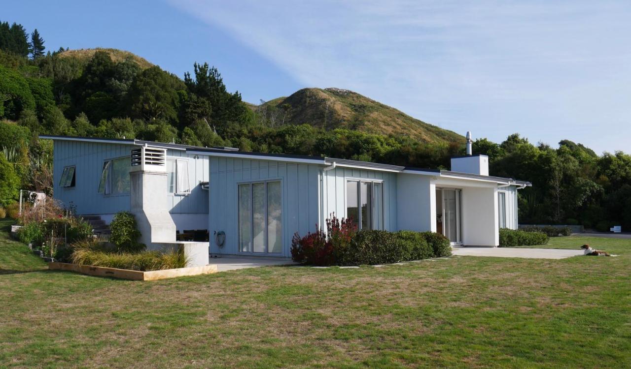Aston Road Villa Bed & Breakfast Waikanae Exteriör bild