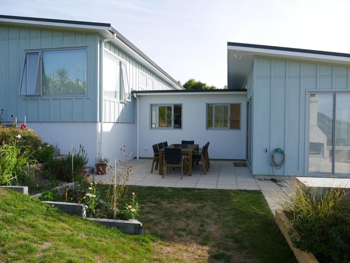 Aston Road Villa Bed & Breakfast Waikanae Exteriör bild